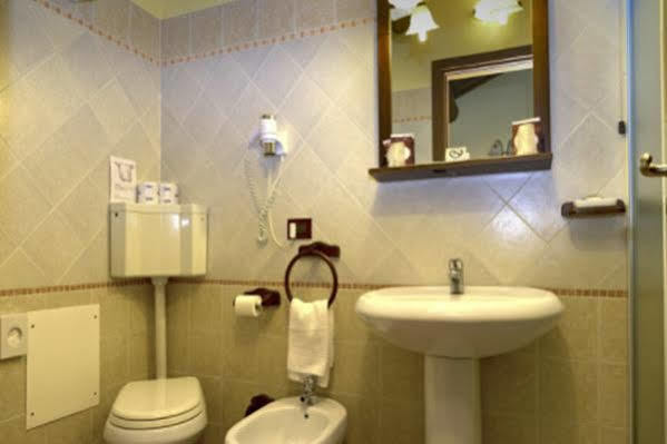 Hotel Antico Casale Vigarano Mainarda Екстериор снимка